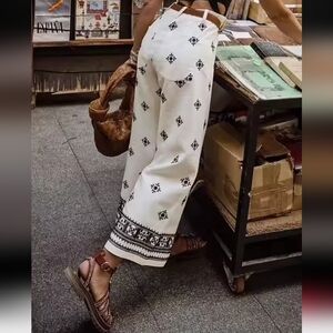 Embroidered White Cropped Pants